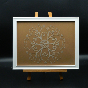 mes créations de gravure sur des cadres photos en verre avec motif mandala 2 pour ce modèle