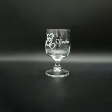 mes créations de gravure sur verre avec motif cœur et un prénom Sophie pour ce modèle