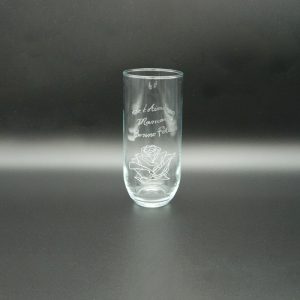 mes créations de gravure sur des verre avec motif rose et texte bonne fête maman je t'aime pour ce modèle