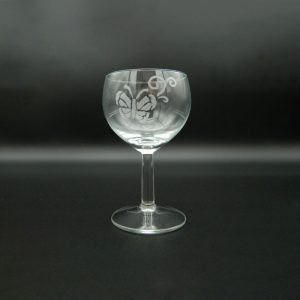 mes créations de gravure sur verre avec motif papillon pour ce modèle